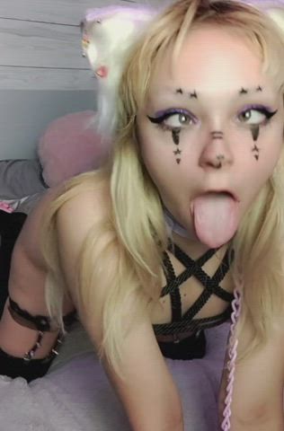 Cover this horny kitten in cum please daddy