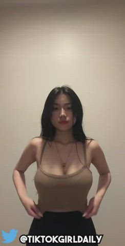 18 years old amateur asian big tits bouncing tits dancing onlyfans teen tiktok clip