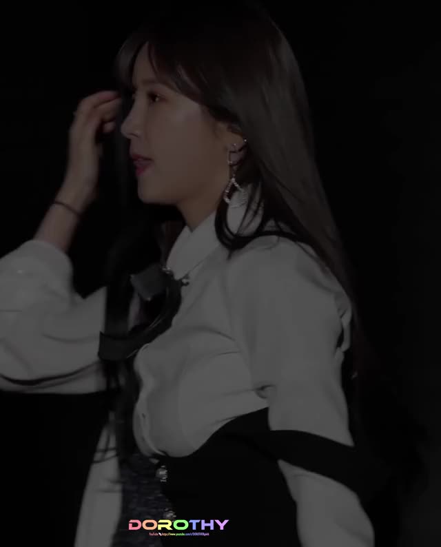 Apink Chorong Too Big For Her Outfit