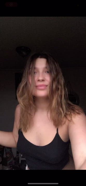 Hey guys! This is your cutie Mel❤️! I am a 20 yo babe here to entertain! ⭐B/G,
