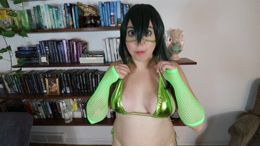 Froppy Has Some Nice, Jiggly Tits [Self]