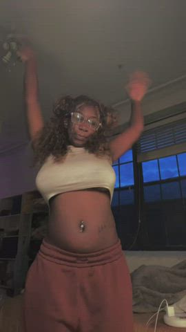 braless dancing ebony jiggling pierced pokies clip