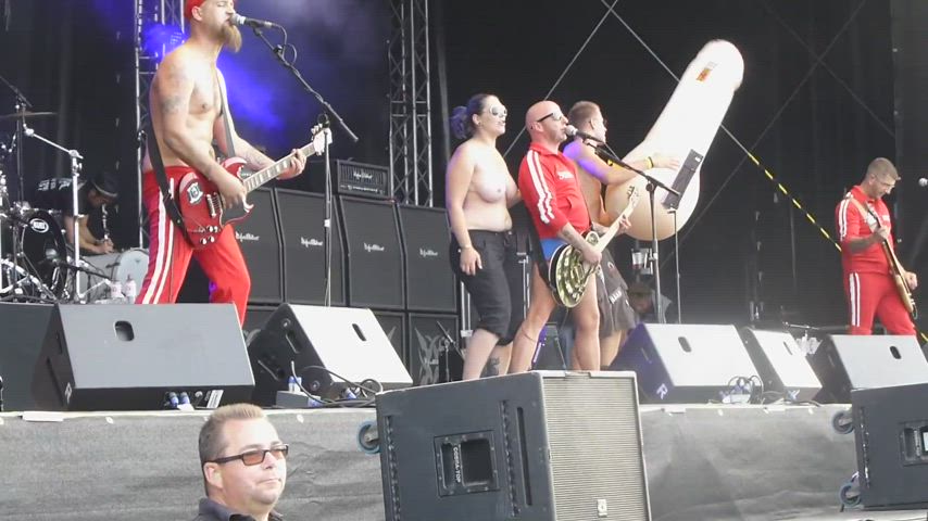 Topless busty girl having fun on stage + full video in the comments