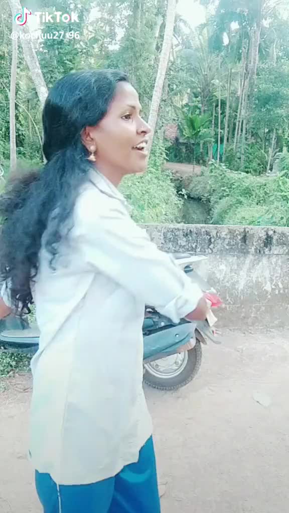 സൂക്ഷിച്ചു നോക്കിയാൽ ഒരാളെ കാണാം