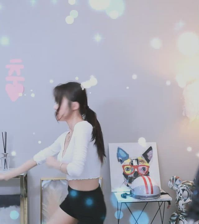 Crayon Pop - Ellin Teasing and Unbuttoning her Top while Dancing, Lots of Downblouse