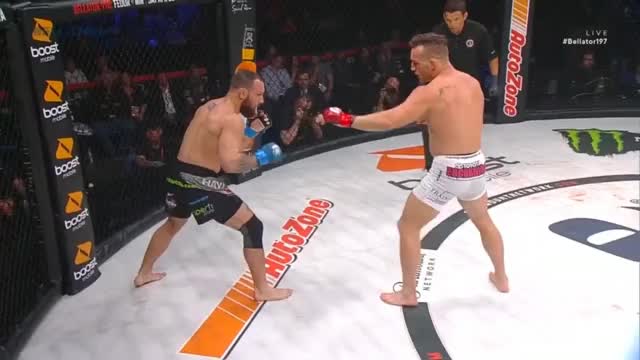 @MikeChandlerMMA taps out Brandon Girtz at #Bellator197