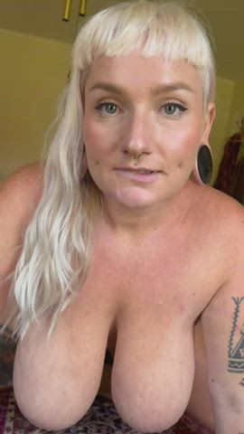 Im Mommy Bonnie. A BBW milf, Mommy Domme and size queen from NewZealand. I offer