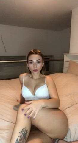 bed sex girlfriend smile tiny-tits clip