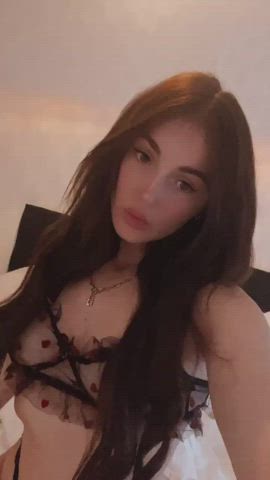 Cute 18yo girl next door with a naughty side wanna let you do whatever you want!:)