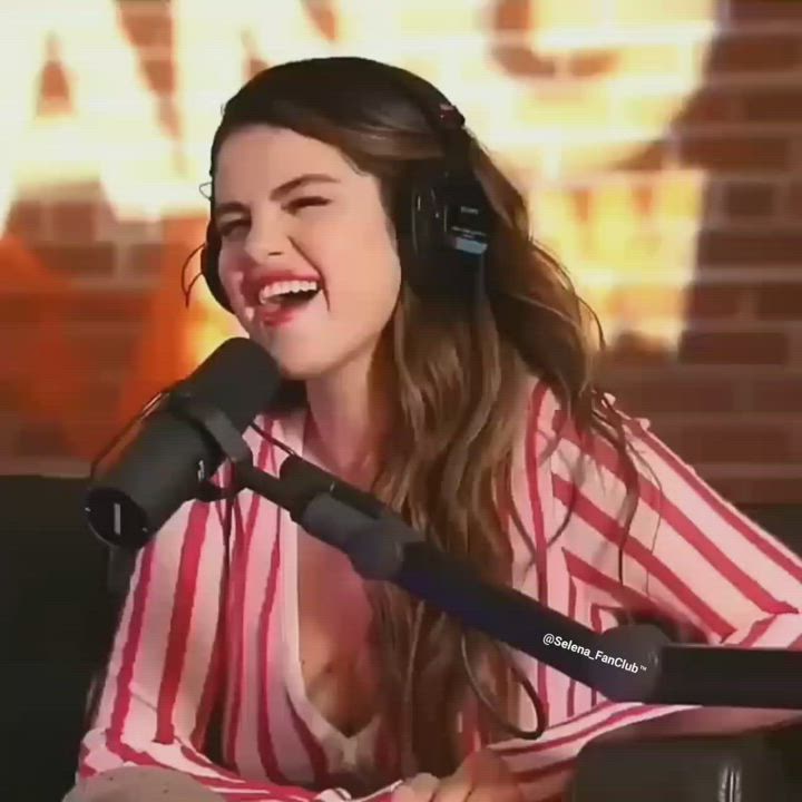 Brunette Latina Selena Gomez clip