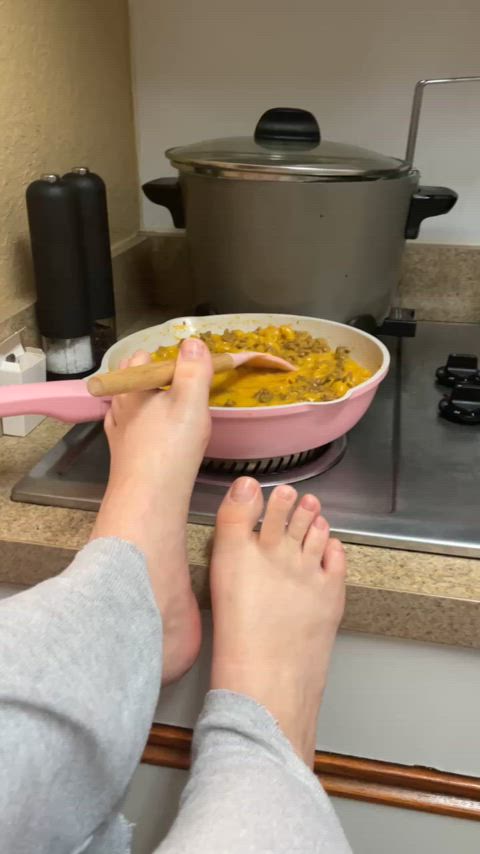 Stirring my food with my natural toes 😁🤤