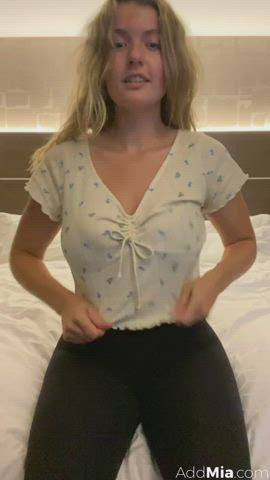 20 Years Old American Bareback Bed Sex Big Tits Blonde Bouncing Tits Busty Creampie