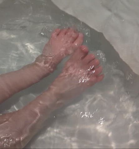 asmr bath bathtub cute feet feet fetish femboy legs toes trans clip