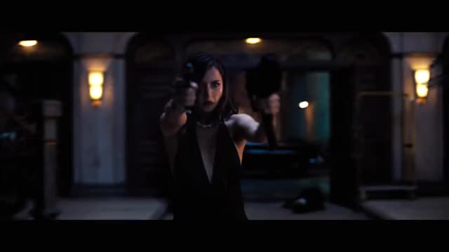 Ana de Armas kicking ass in "No Time To Die"