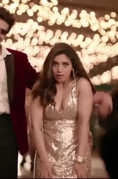 Bhumi Pednekar - Cleavage