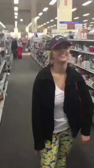 Flashing in the store [GIF]