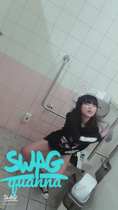 swag Quanna public restroom rubbing