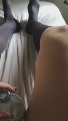 I wish i had someone between my thighs to squish 🥰