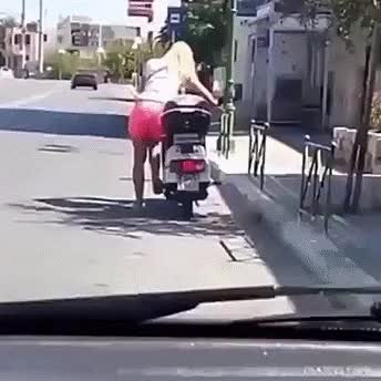 IH, ACHO QUE A MINHA MOTO QUEBROU