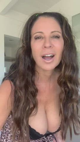 Busty MILF Natural Tits clip