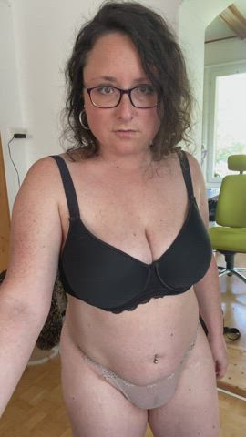 Anyone on here a fan of single curvy moms like me?