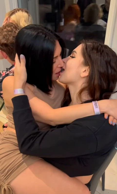 friends kissing lesbian clip