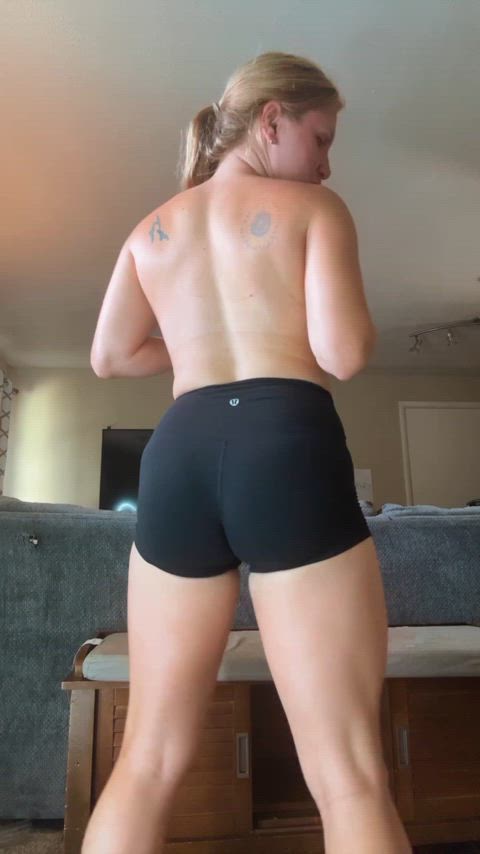 ass blonde booty cute hallegoodgirl milf clip
