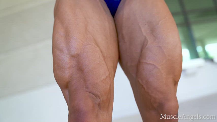 bodybuilder female legs muscles muscular girl persian thighs flexing clip