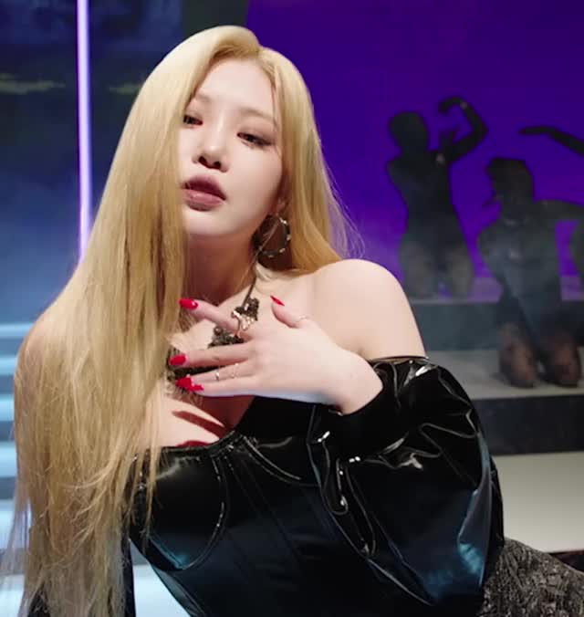 (G)I-DLE Soojin [om3n2ni8luE]-2