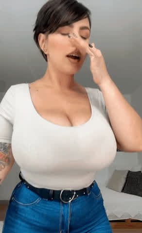 big tits boobs bouncing tits busty cleavage huge tits clip