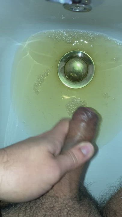 I love to jerk off and cum using my own warm pee