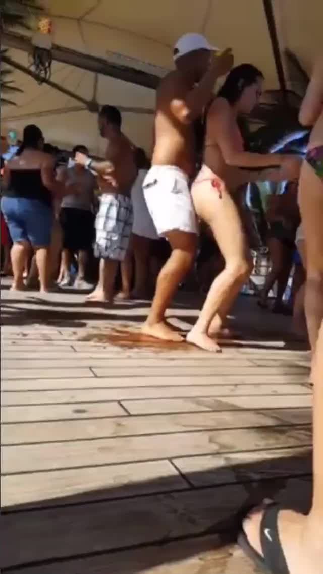 Drunk and horny white Girl twerks and grinds her bikini bottom on black mans throbbing