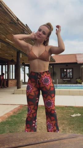 Brazilian Celebrity Dancing Teen TikTok clip