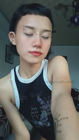 Quick lil flash and lil twerk from your online Asian slut! 💌