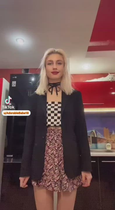 Blonde Girls TikTok clip