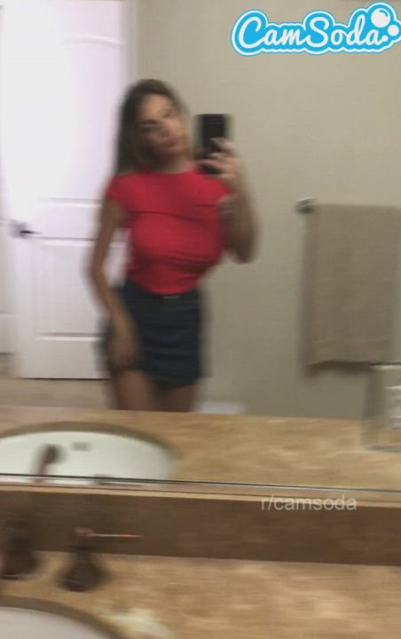 Gabbie bathroom selfie