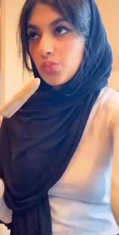 Slutty Hijabi Trynna Tease