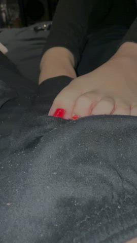 Girlfriend rubbing her sweaty socks/feet on my dick after 11 hours of work 🤢😍