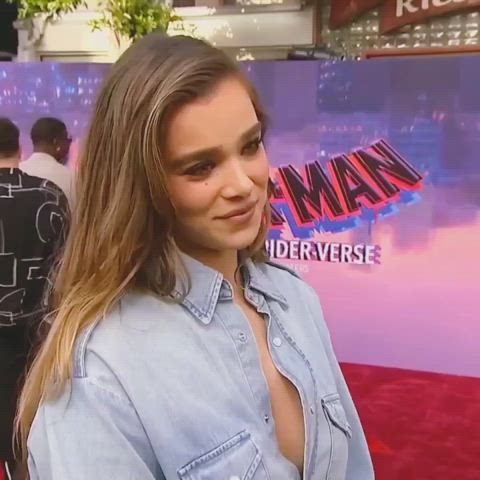 bouncing tits brunette celebrity cleavage hailee steinfeld interview public softcore