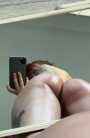 Oiled my ass, so I’m ready to be fucked