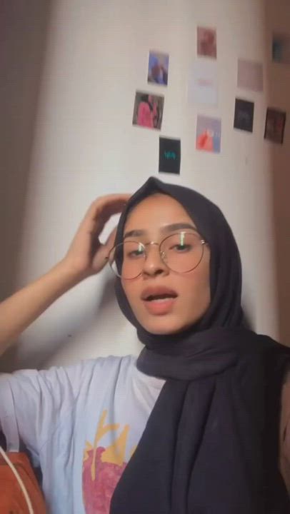 Hijab Muslim Teen clip