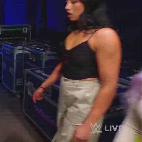 babe cleavage milf clip