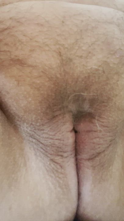 What’s cumming out of this juicy pussy?