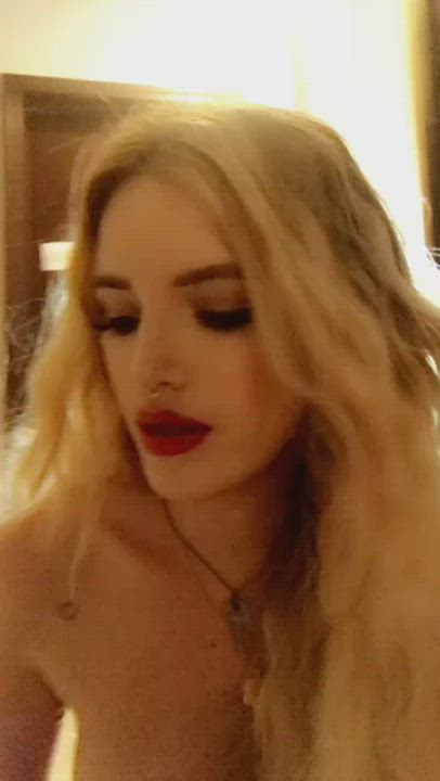 Bella Thorne Lipstick Redhead clip