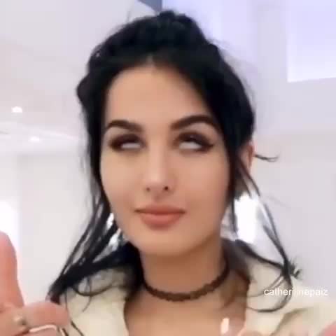 Sssniperwolf ?? Tags her pls? ( idk whats the intro but ?‍♀️) .... Dt: tagged