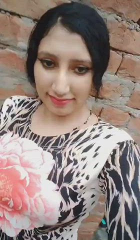 big tits cute desi girlfriend indian pakistani selfie smile clip