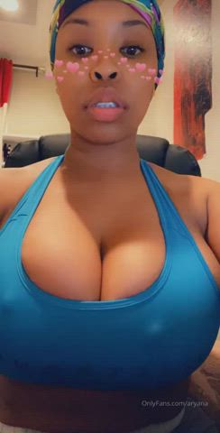 Big Tits Ebony Flashing clip