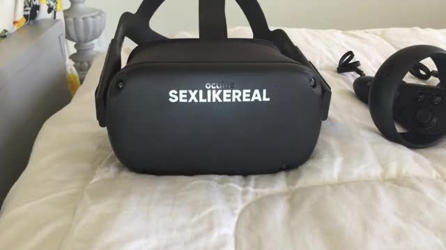 Sofi Ryan tries VR porn for the first time (BTS)
