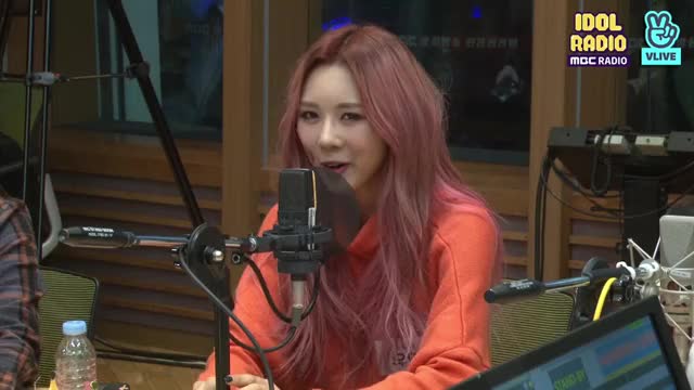 V LIVE - 'IDOL RADIO' ep#134- PIRI 좋다 (FEEL이 좋다) (w- 드림캐쳐) 107