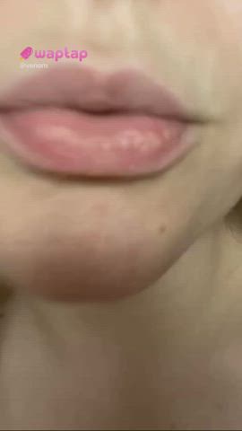 Lips turn pussy lips